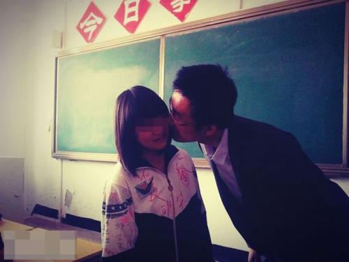 甘肃一中学老师用毕业证要挟向全班女生索吻 
