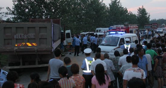 安徽砀山发生重大交通事故致8死4重伤
