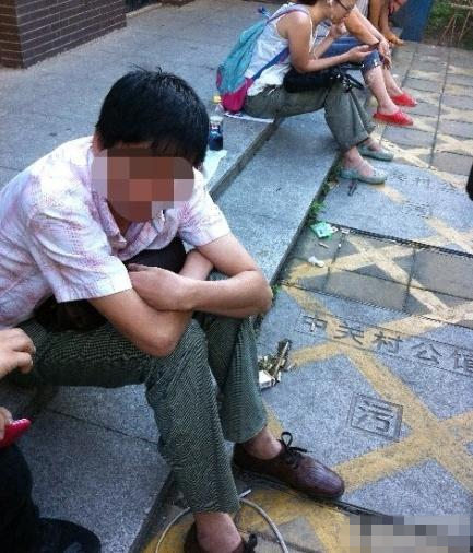 监友:李某是狱警开心果 有伙食费可吃到火腿肠