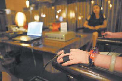 测谎仪搬上相亲会 女宾：其实我有男朋友