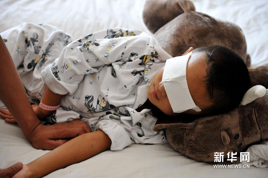 山西遭挖眼男童伤情稳定 3个月后安装义眼[组图]