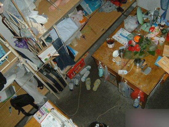 男生被分女宿舍引嫉妒羡慕恨 揭女生寝室私密事(组图)