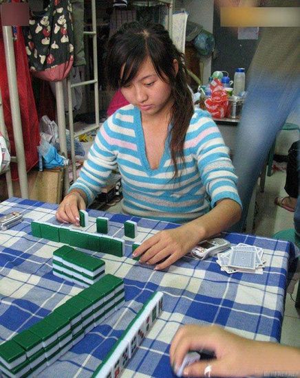 男生被分女宿舍引嫉妒羡慕恨 揭女生寝室私密事(组图)