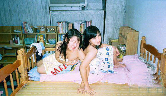 男生被分女宿舍引嫉妒羡慕恨 揭女生寝室私密事(组图)