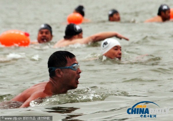 浙江兰溪：15名环保局长率千人渡江以证水质