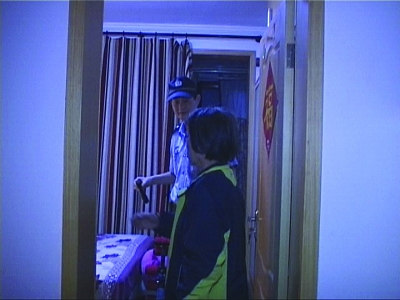独居老人想找人陪聊解闷 报警称“家里有炸弹”