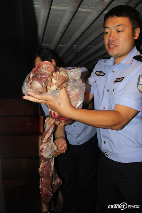 西安警方截获17吨假牛肉 加工窝点现场令人作呕