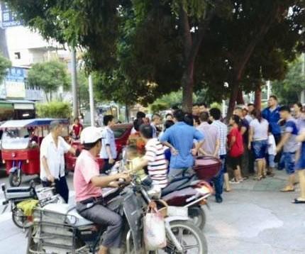 厦门三位老人捡到钱包 要求失主每人奖励1000元