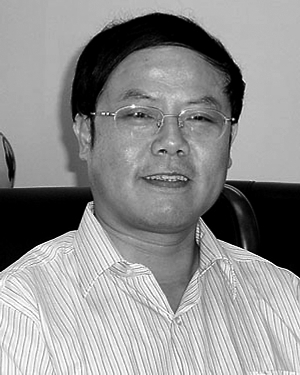 摔童案凶手受审称 摔的是车