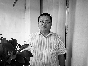 摔童案凶手受审称 摔的是车