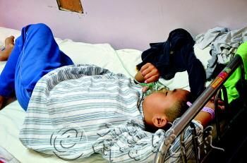8岁男童剪指甲时指甲刀零件弹进气管(图)