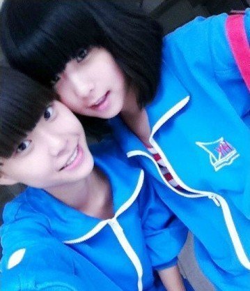 网友旅途中晒各地心中最美校服
