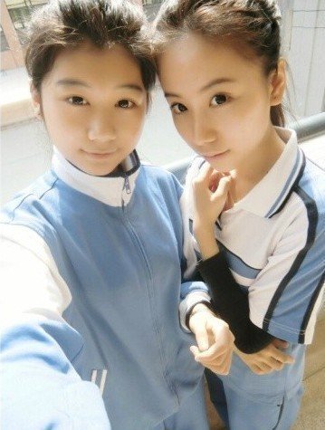 网友旅途中晒各地心中最美校服
