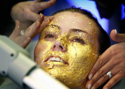 老人立遗嘱将房产赠与保姆 孩子大闹公证处[1