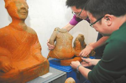 广汉史上最大汉墓群揭面纱 陶俑穿着“低腰裤”
