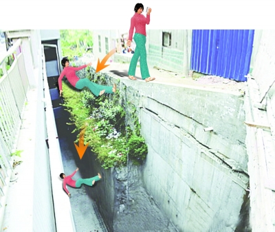 17岁女生走路玩手机，坠坑身亡