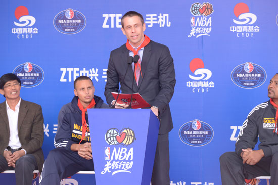 金州勇士队随“NBA关怀行动”走进北京台京学校