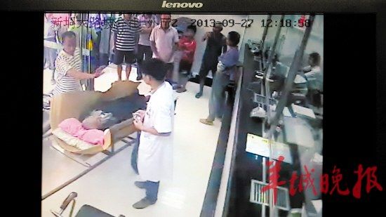 老人猝死银行 调查结果公布(组图)