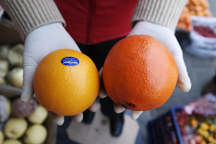 外交部就吉普车冲撞天安门金水桥事件等答问[