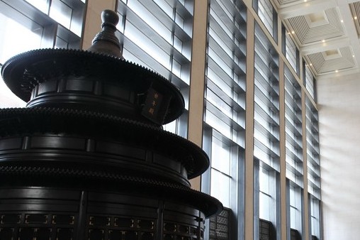 外交部就吉普车冲撞天安门金水桥事件等答问[