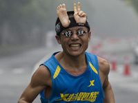 <em>空姐</em>空少招聘<em>条件</em>宽松:<em>学历</em>学校不再苛求 - 中