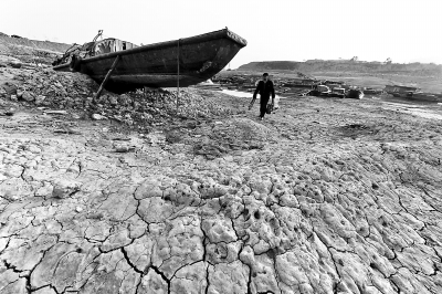 鄱阳湖闹水荒 枯水期变“河沟”[1]- 中国在线
