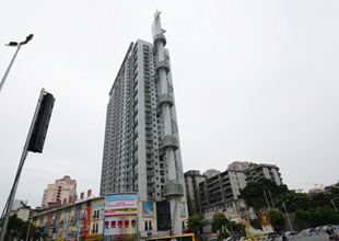 跳舞大妈贴条阻停车 楼上住户不堪噪音卖房[2