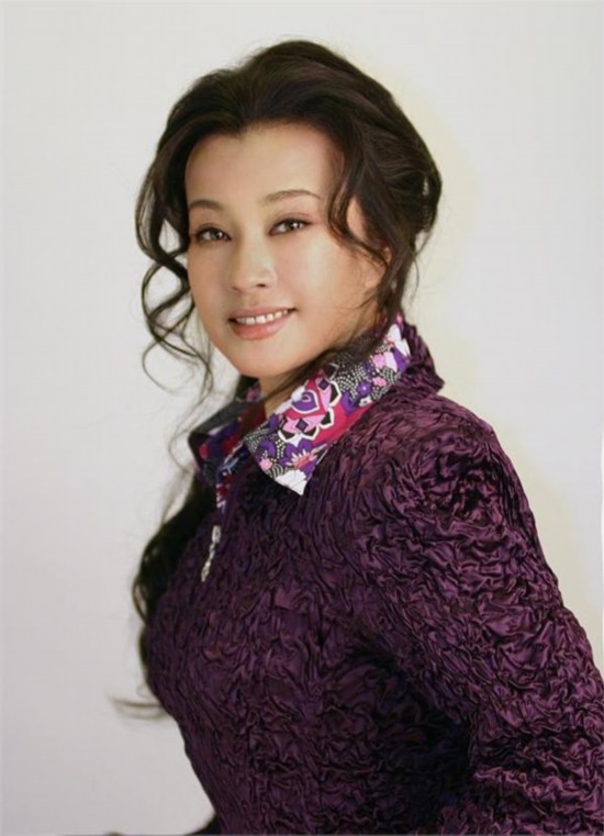 大妈秀腹肌惊呆网友 娱乐圈不老女神大盘点/图