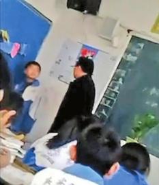 中学生上课说笑遭老师扇耳光 家长称理解(图)