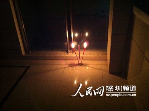 装修工卸走道玻璃 致两岁婴儿33楼坠亡(图)