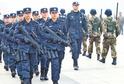 80后女特警：随时被警队召唤 男友被气跑(图)