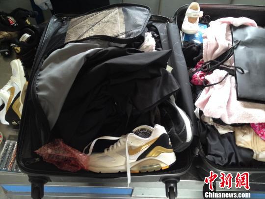 深圳：男子运动鞋中藏3855发气枪子弹入境被拘(图)