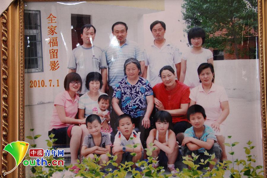 待到山花烂漫时，他在丛中笑