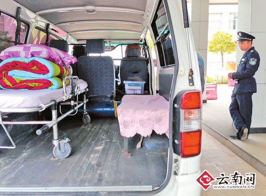 昆明山寨救护车泛滥 各大医院病房发卡揽客