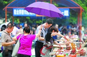 超八成年轻人想了解家族史 墓志铭或成好方法