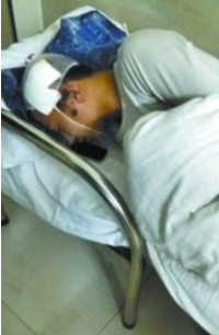 准新娘马路上拍婚纱照被撞致重度昏迷(图)