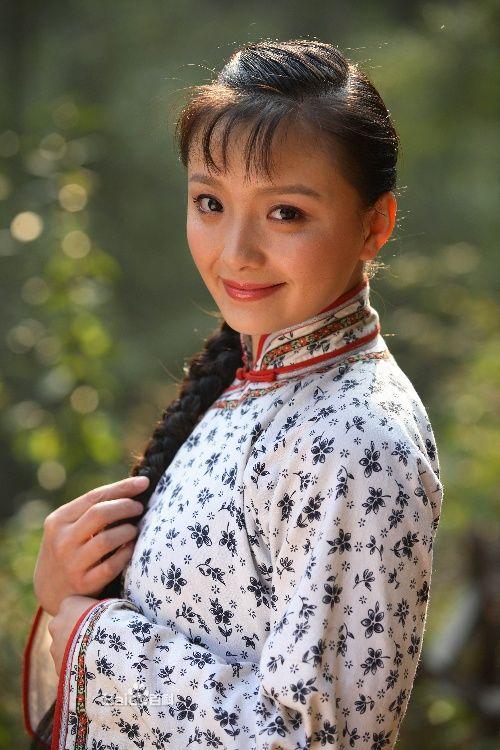 揭嫁得好的二三线女星 “可云”家别墅带瀑布