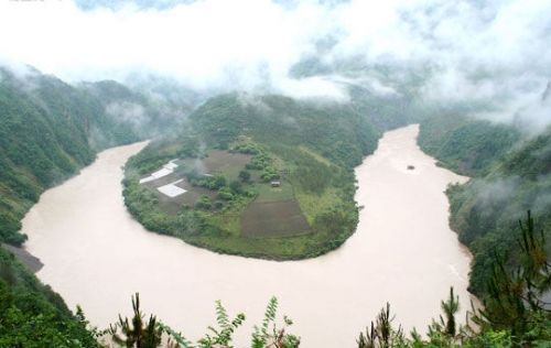 面红耳赤看男女共浴 走进怒江神秘美女村