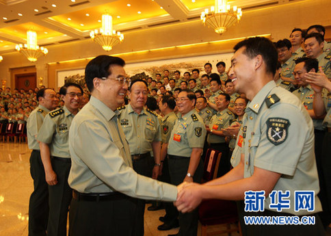 经胡锦涛批准 中央军委发布新修订的《党委工作条例》