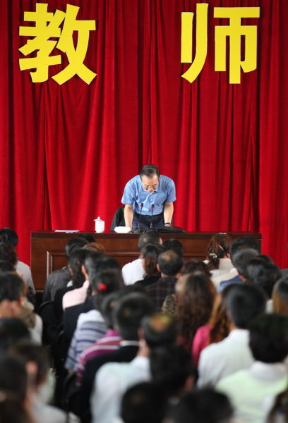 温家宝:将为中西部贫困农村中小学提供营养补助