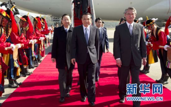 李克强抵达韩国进行正式访问 发表机场讲话