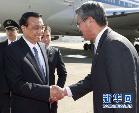 李克强抵达韩国进行正式访问 发表机场讲话