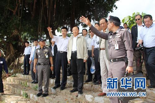 中国公安代表团查看湄公河袭击事件案发现场