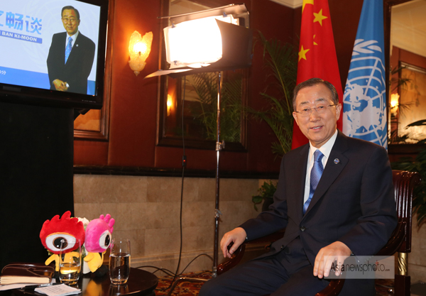 联合国秘书长潘基文抵京访华与中国网友对话(图)