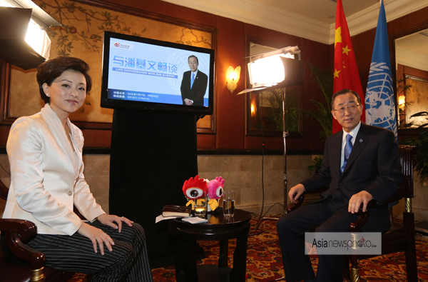 联合国秘书长潘基文抵京访华与中国网友对话(