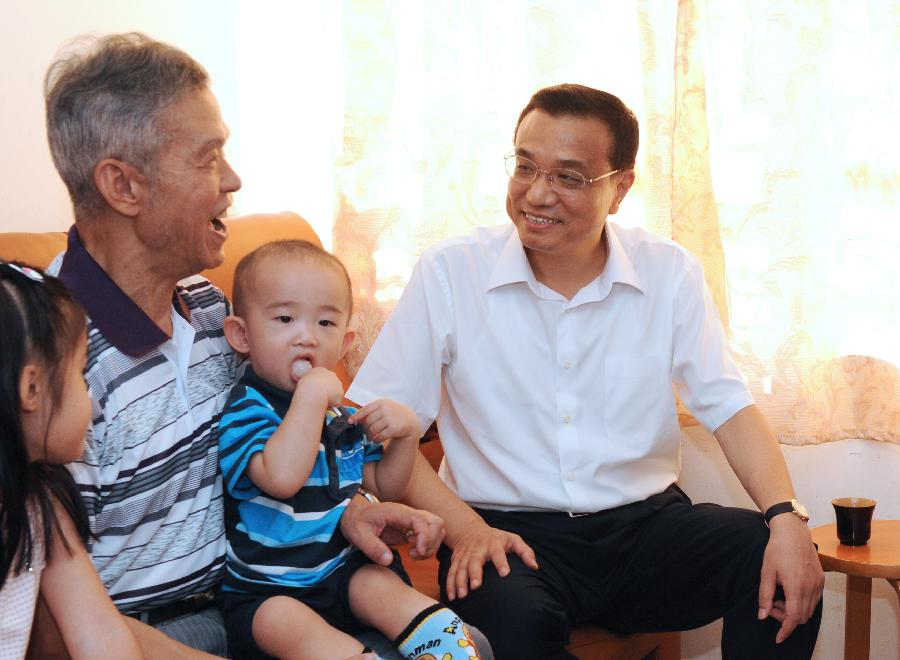 “万事民为先”——记中共中央政治局常委李克强