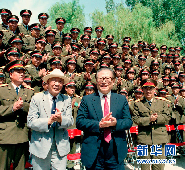 杨白冰同志生平