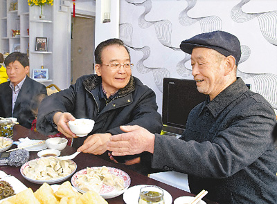 温家宝与陕西甘肃灾区群众一起过年