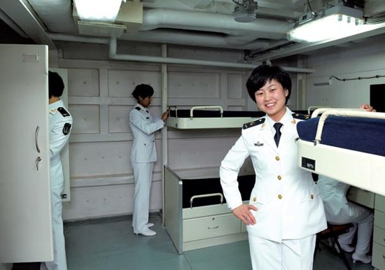 我国首艘航母辽宁舰内部曝光 3000多个舱室如同迷宫