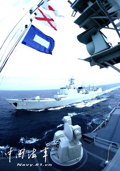 高清：中国海军亮剑南海 各式武器开火猛攻